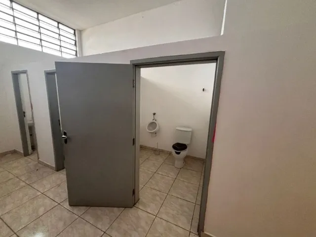 Galpão / Barracão à venda ou para alugar, no bairro Parque das Nações em Santo André