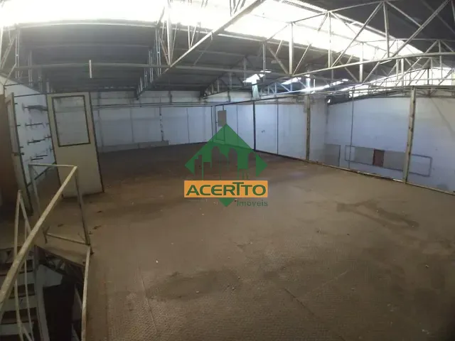 Galpão / Barracão com 690m², para alugar, no bairro Bairro das Bandeiras em Araçatuba