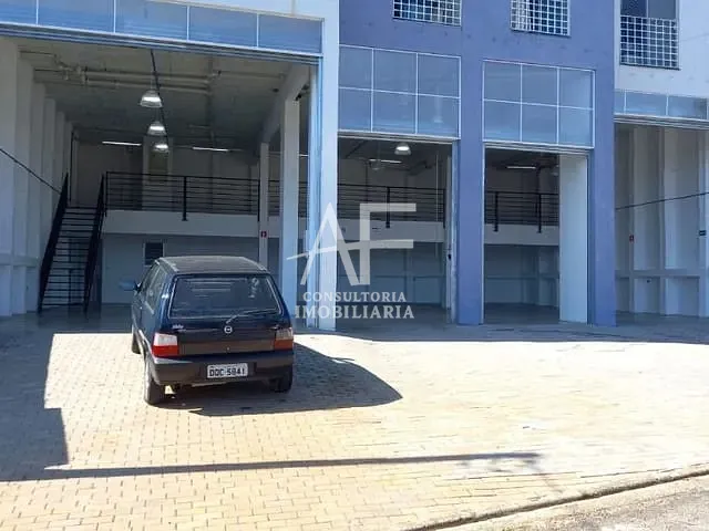 Galpão / Barracão com 300m², para alugar, no bairro Granjas Reunidas São Goncalo em Taubaté