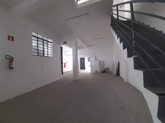 Galpão / Barracão com 210m², para alugar, no bairro Nova Gerty em São Caetano do Sul