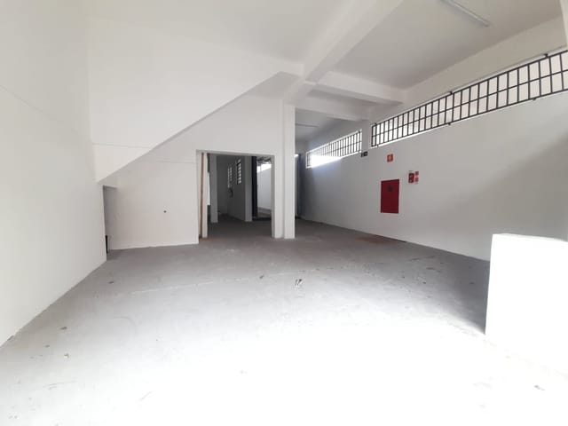Galpão / Barracão com 210m², para alugar, no bairro Nova Gerty em São Caetano do Sul