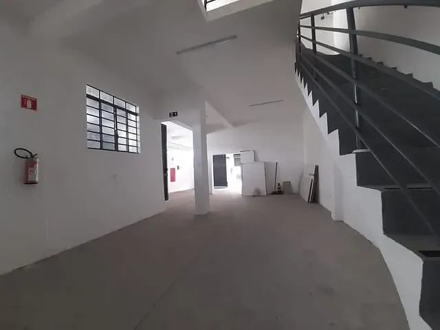 Galpão / Barracão com 210m², para alugar, no bairro Nova Gerty em São Caetano do Sul