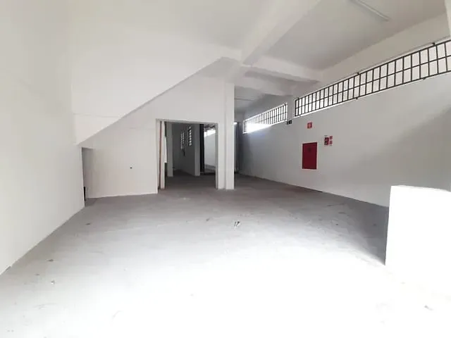 Galpão / Barracão com 210m², para alugar, no bairro Nova Gerty em São Caetano do Sul