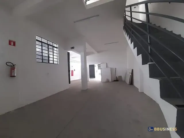 Galpão / Barracão com 210m², para alugar, no bairro Nova Gerty em São Caetano do Sul