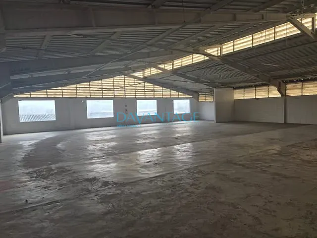 Galpão / Barracão com 710m², para alugar, no bairro Paraíso (Polvilho) em Cajamar