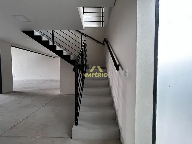Galpão / Barracão com 300m², para alugar, no bairro Jardim Guarujá em Salto
