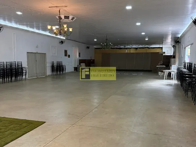 Galpão / Barracão com 1000m², para alugar, no bairro Núcleo Urbano Monte Carlo em Guapiaçu