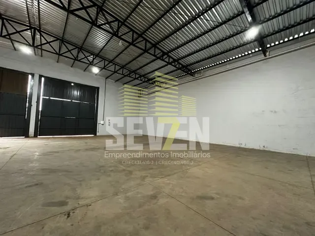 Galpão / Barracão com 908m², para alugar, no bairro Jardim Mary em Bauru