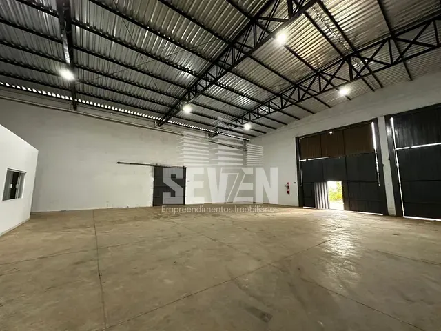 Galpão / Barracão com 908m², para alugar, no bairro Jardim Mary em Bauru