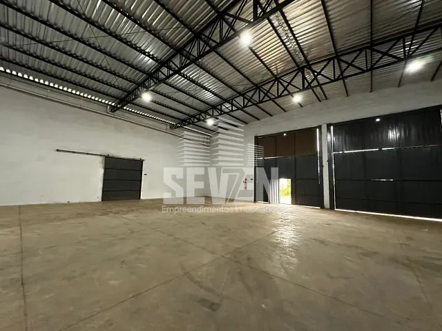 Galpão / Barracão com 908m², para alugar, no bairro Jardim Mary em Bauru