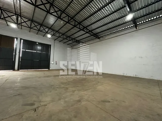 Galpão / Barracão com 908m², para alugar, no bairro Jardim Mary em Bauru