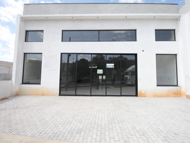 Galpão / Barracão com 355m², para alugar, no bairro Sitio Santa Rita em São João da Boa Vista