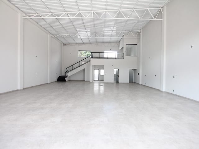 Galpão / Barracão com 355m², para alugar, no bairro Sitio Santa Rita em São João da Boa Vista