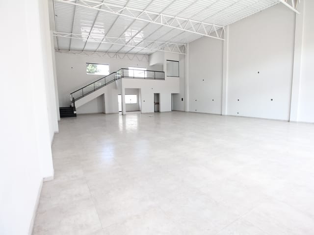 Galpão / Barracão com 355m², para alugar, no bairro Sitio Santa Rita em São João da Boa Vista