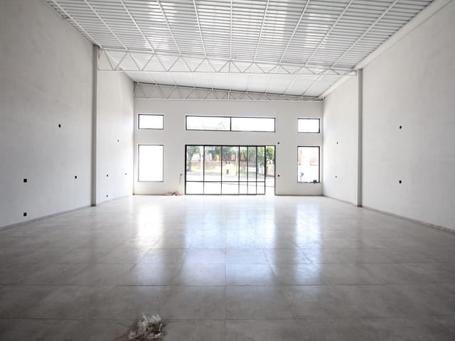 Galpão / Barracão com 355m², para alugar, no bairro Sitio Santa Rita em São João da Boa Vista