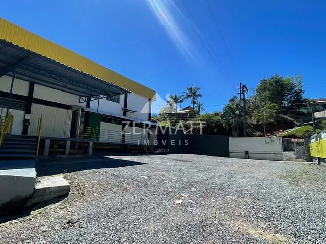 Galpão / Barracão com 1045m², para alugar, no bairro Salto Weissbach em Blumenau