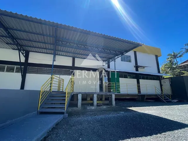 Galpão / Barracão com 1045m², para alugar, no bairro Salto Weissbach em Blumenau