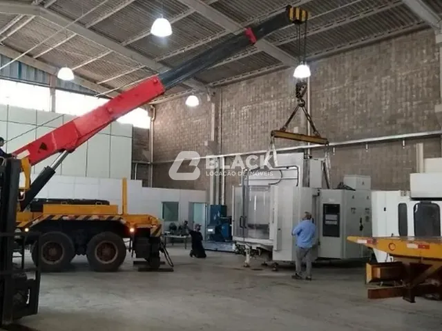 Galpão / Barracão com 3540m², à venda ou para alugar, no bairro Iporanga em Sorocaba
