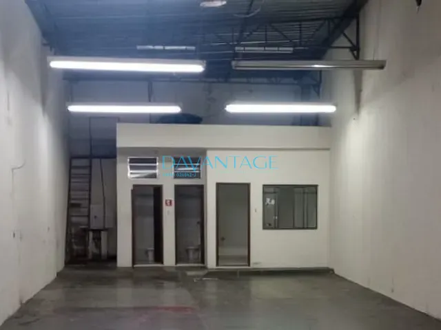 Galpão / Barracão com 200m², para alugar, no bairro Jardim Santo Elias em São Paulo