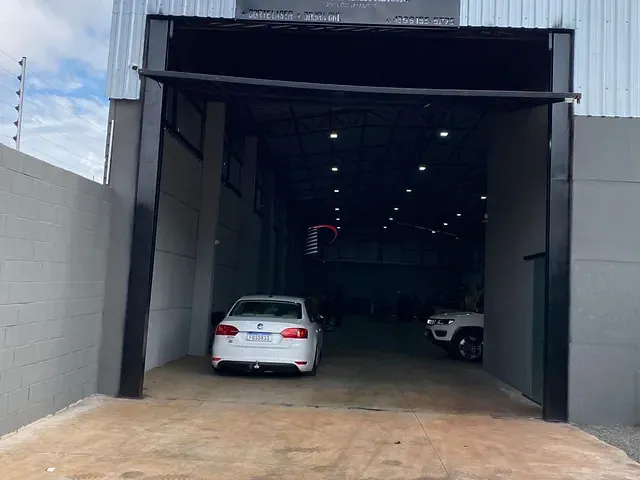 Galpão / Barracão com 650m², à venda, no bairro Indústrias Leves em Londrina