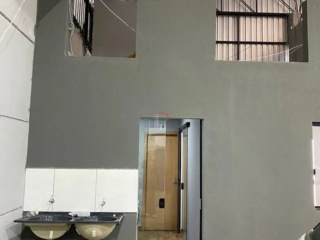 Galpão / Barracão com 650m², à venda, no bairro Indústrias Leves em Londrina