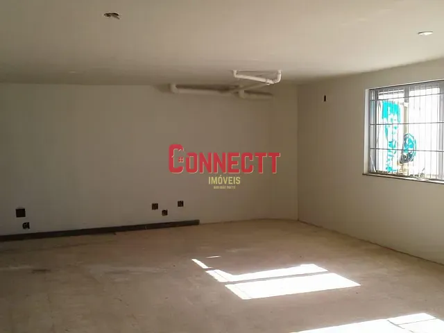 Galpão / Barracão com 750m², para alugar, no bairro Ipiranga em Ribeirão Preto
