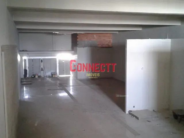 Galpão / Barracão com 750m², para alugar, no bairro Ipiranga em Ribeirão Preto