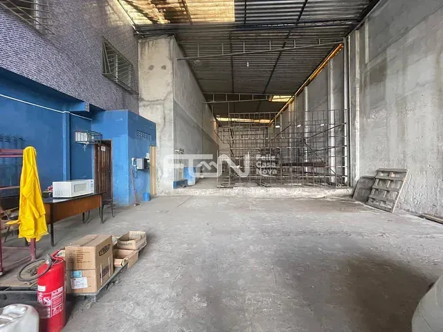 Galpão / Barracão com 240m², à venda ou para alugar, no bairro Centro em Camaçari