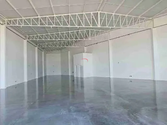 Galpão / Barracão com 634m², para alugar, no bairro Messiânico em Londrina