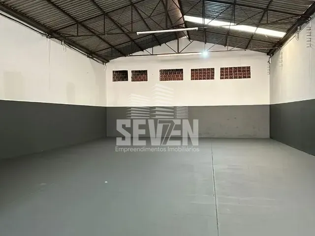 Galpão / Barracão com 350m², para alugar, no bairro Jardim Brasil em Bauru