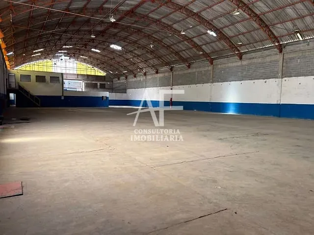 Galpão / Barracão com 2750m², para alugar, no bairro Piracangaguá em Taubaté