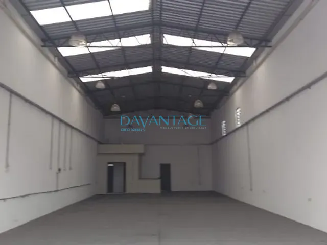 Galpão / Barracão com 300m², para alugar, no bairro Vila Mangalot em São Paulo