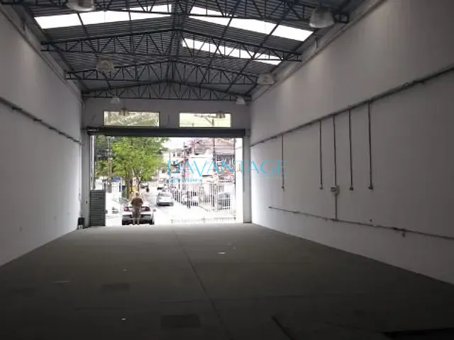 Galpão / Barracão com 300m², para alugar, no bairro Vila Mangalot em São Paulo