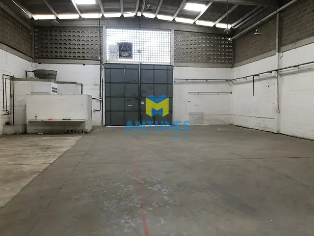 Galpão / Barracão com 650m², para alugar, no bairro Imbiribeira em Recife