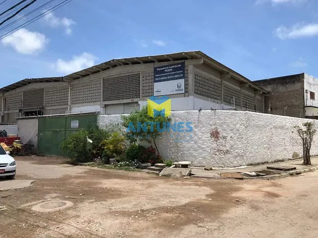 Galpão / Barracão com 650m², para alugar, no bairro Imbiribeira em Recife