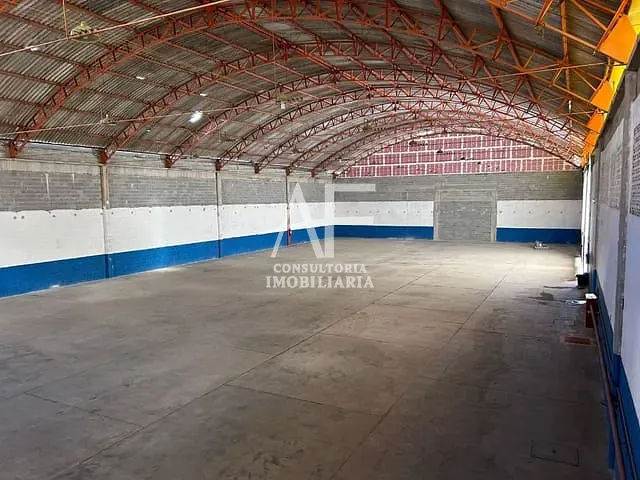 Galpão / Barracão com 1750m², para alugar, no bairro Piracangaguá em Taubaté