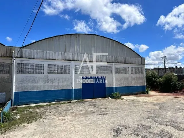 Galpão / Barracão com 1750m², para alugar, no bairro Piracangaguá em Taubaté