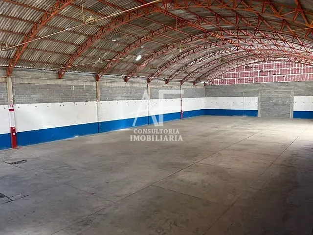 Galpão / Barracão com 1750m², para alugar, no bairro Piracangaguá em Taubaté