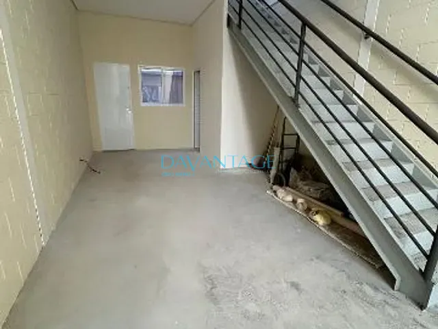 Galpão / Barracão com 300m², para alugar, no bairro Vila Leopoldina em São Paulo