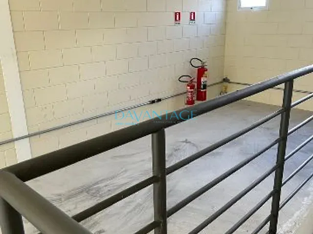 Galpão / Barracão com 300m², para alugar, no bairro Vila Leopoldina em São Paulo