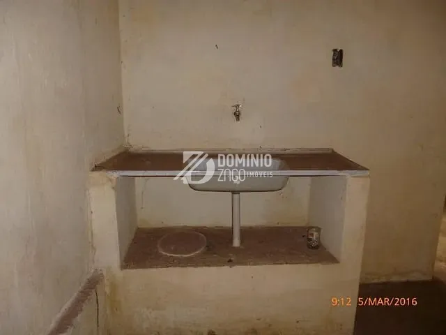 Galpão / Barracão com 320m², à venda, no bairro Nossa Senhora da Abadia em Uberaba