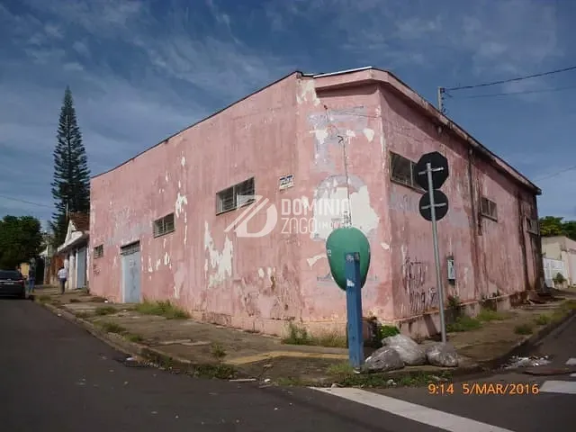 Galpão / Barracão com 320m², à venda, no bairro Nossa Senhora da Abadia em Uberaba