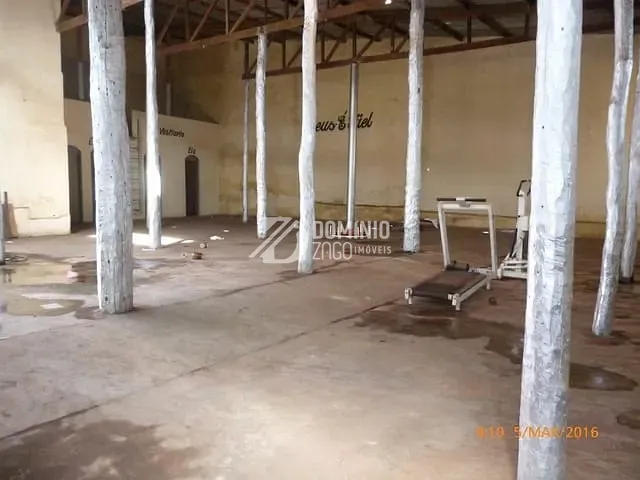 Galpão / Barracão com 320m², à venda, no bairro Nossa Senhora da Abadia em Uberaba