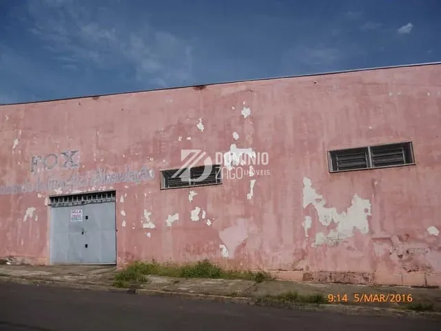Galpão / Barracão com 320m², à venda, no bairro Nossa Senhora da Abadia em Uberaba