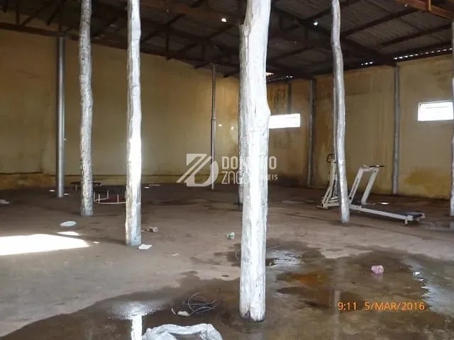 Galpão / Barracão com 320m², à venda, no bairro Nossa Senhora da Abadia em Uberaba