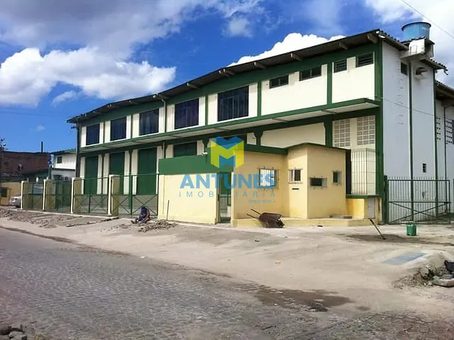 Galpão / Barracão com 2325m², para alugar, no bairro Várzea em Recife