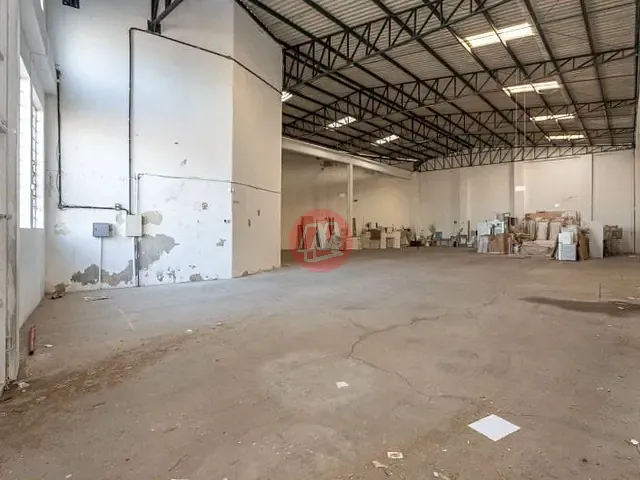 Galpão / Barracão com 448m², para alugar, no bairro Floresta em Porto Alegre