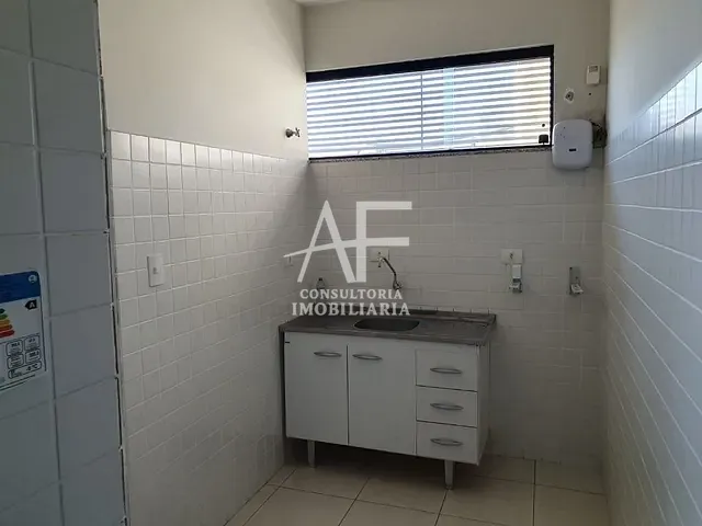 Galpão / Barracão com 720m², para alugar, no bairro Jardim Jaraguá em Taubaté