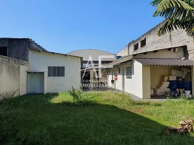 Galpão / Barracão com 720m², para alugar, no bairro Jardim Jaraguá em Taubaté