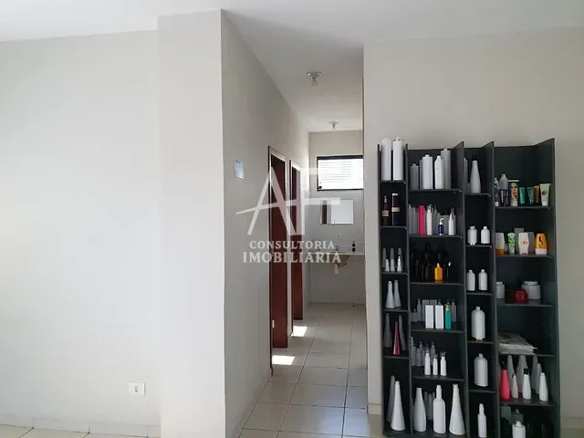 Galpão / Barracão com 720m², para alugar, no bairro Jardim Jaraguá em Taubaté